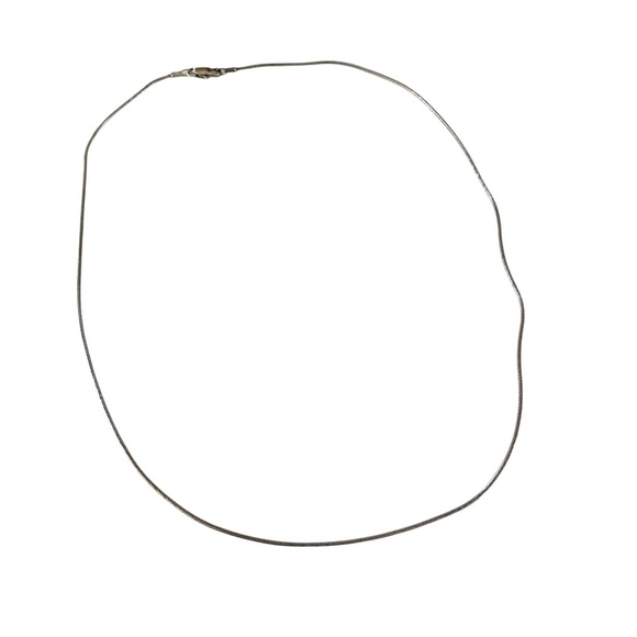 Elegant Silver Necklace - Picture 1 of 7